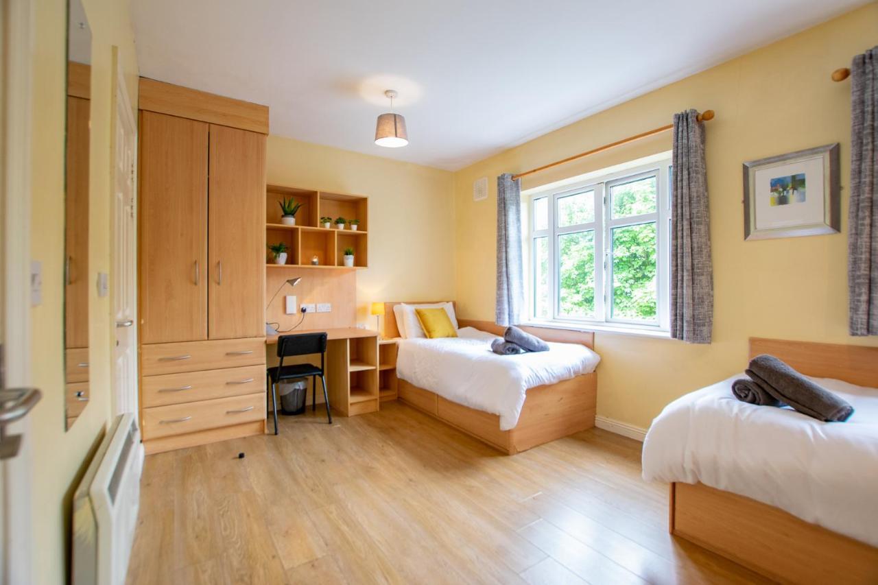 126 - Gort Na Coiribe 4 Bedroom Duplex, By Shortstays Голуей Екстериор снимка